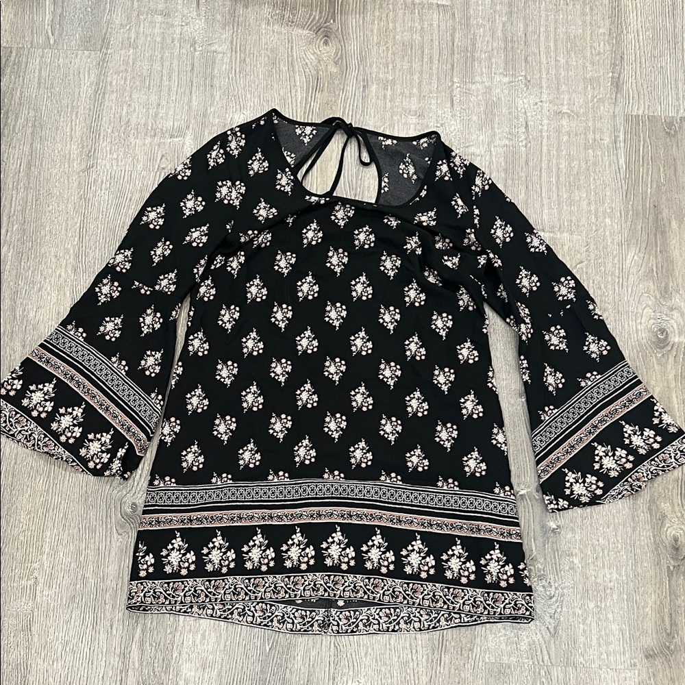 Xhilaration Black Floral Bell-Sleeve Tunic